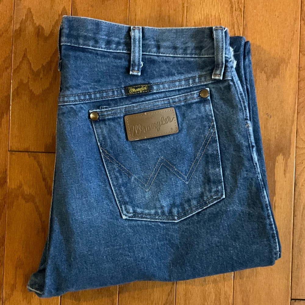 Men’s Wrangler Since 1947 Classic Authentic Western Zipper 🪰 Jeans!